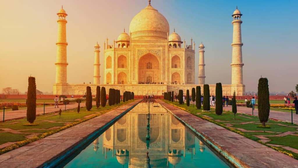 Taj Mahal : le palais emblématique situé à Agra dans le nord de l'Inde