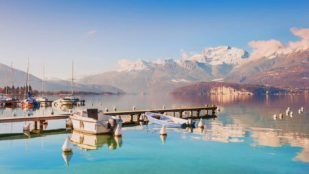 visiter le lac d'Annecy en bateau