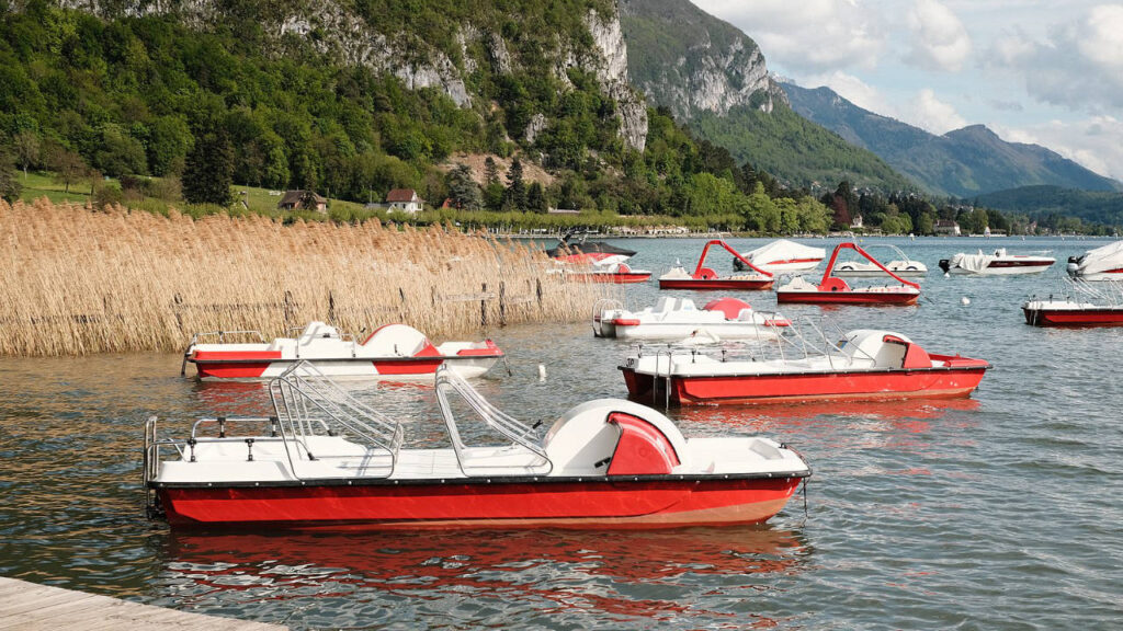 Pedalo sur le lac