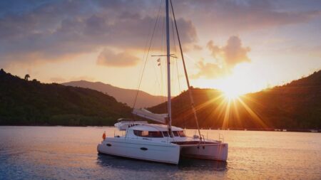 Passer ses vacances sur un catamaran de croisière : les avantages