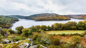 15 Lacs à découvrir absolument en France lac de guerledan