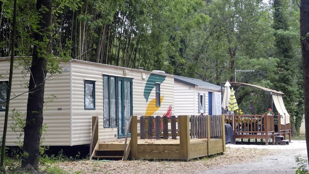 mobil home camping terrasse bois