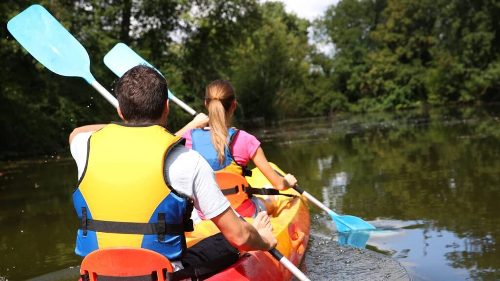 couple homme femme kayak canoe