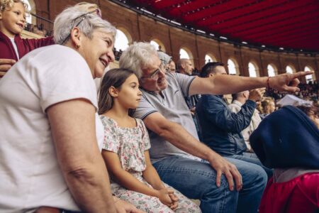 Le Puy du Fou, un parc d’attraction pour grands-parents et petits-enfants Le Signe du Triomphe – Puy du Fou © Arthur Aumond