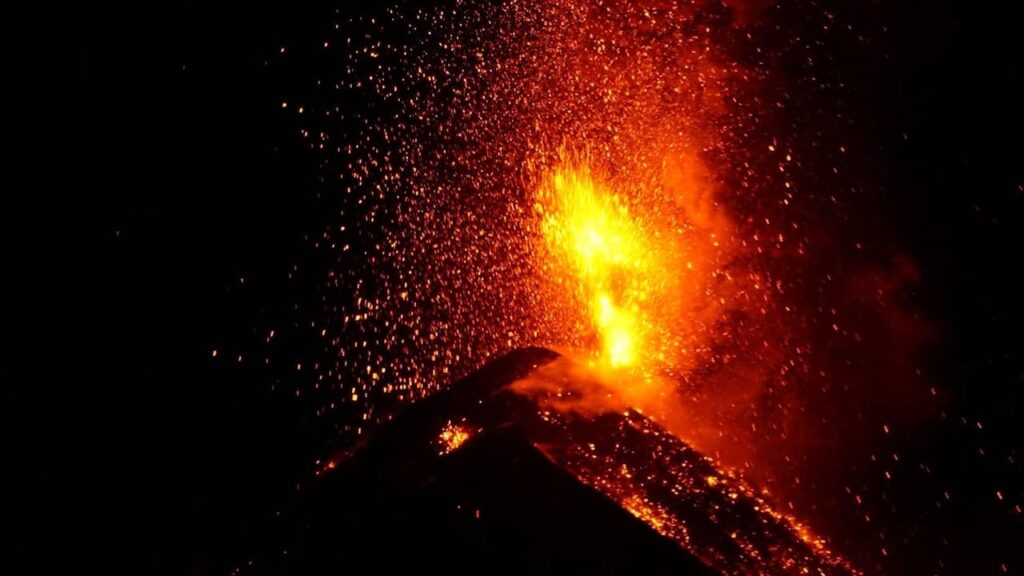 volcan Fuego vue du campement Acatenango Guatemala