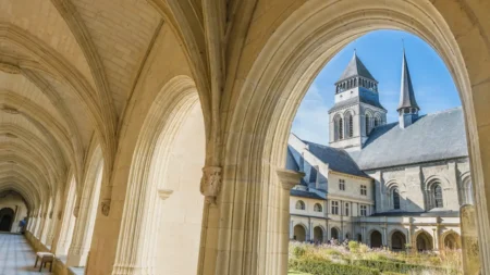 Abbaye de Fontevraud : histoire, architecture et conseils pratiques