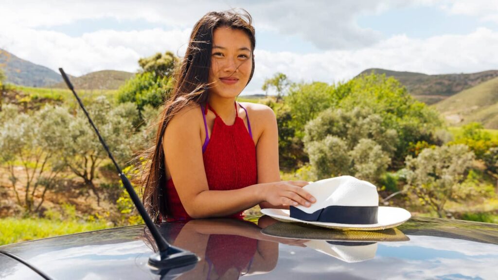 femme touriste voiture