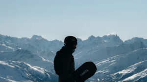 Snowboard pas cher : pourquoi les packs complets séduisent de plus en plus de riders ?