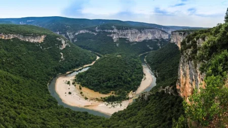Vacances en Ardèche : comment choisir son hébergement selon son style de voyage ? Vacances en Ardèche : comment choisir son hébergement selon son style de voyage ?