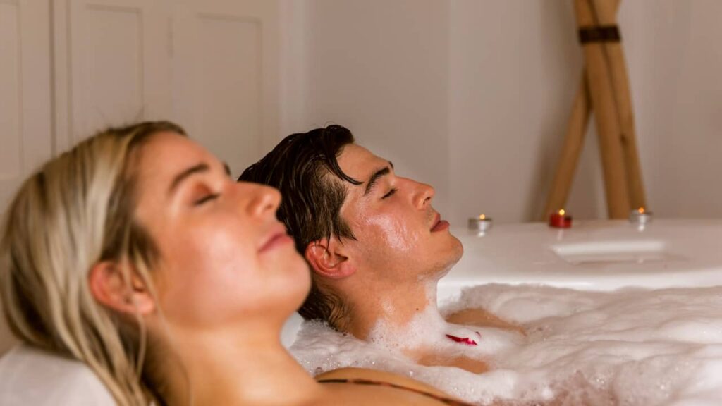 couple jacuzzi